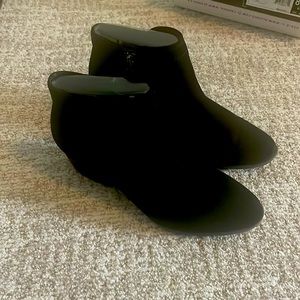 Blondo Valli black suede bootie size 8.5